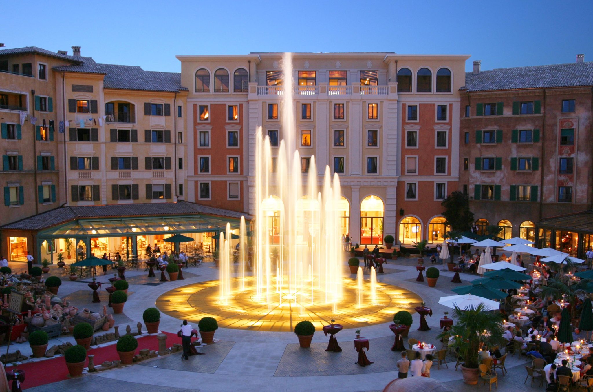 Blick auf die Plaza vor dem Hotel Colosseo © Europa Park