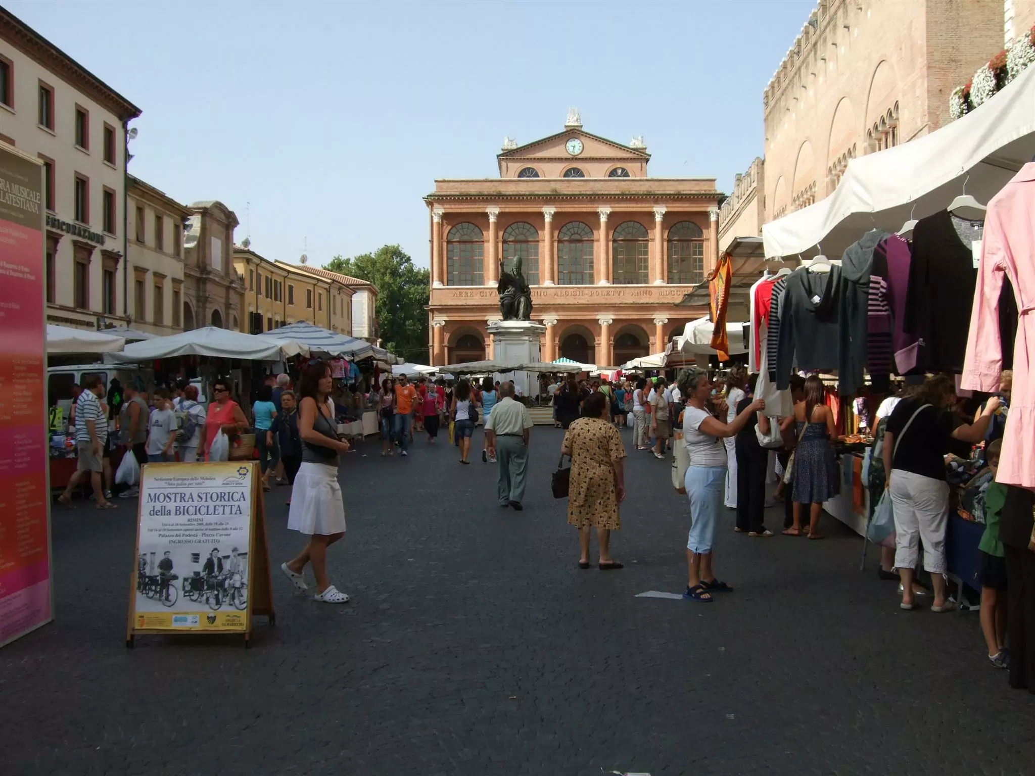 Markt in der Altstadt von Rimini