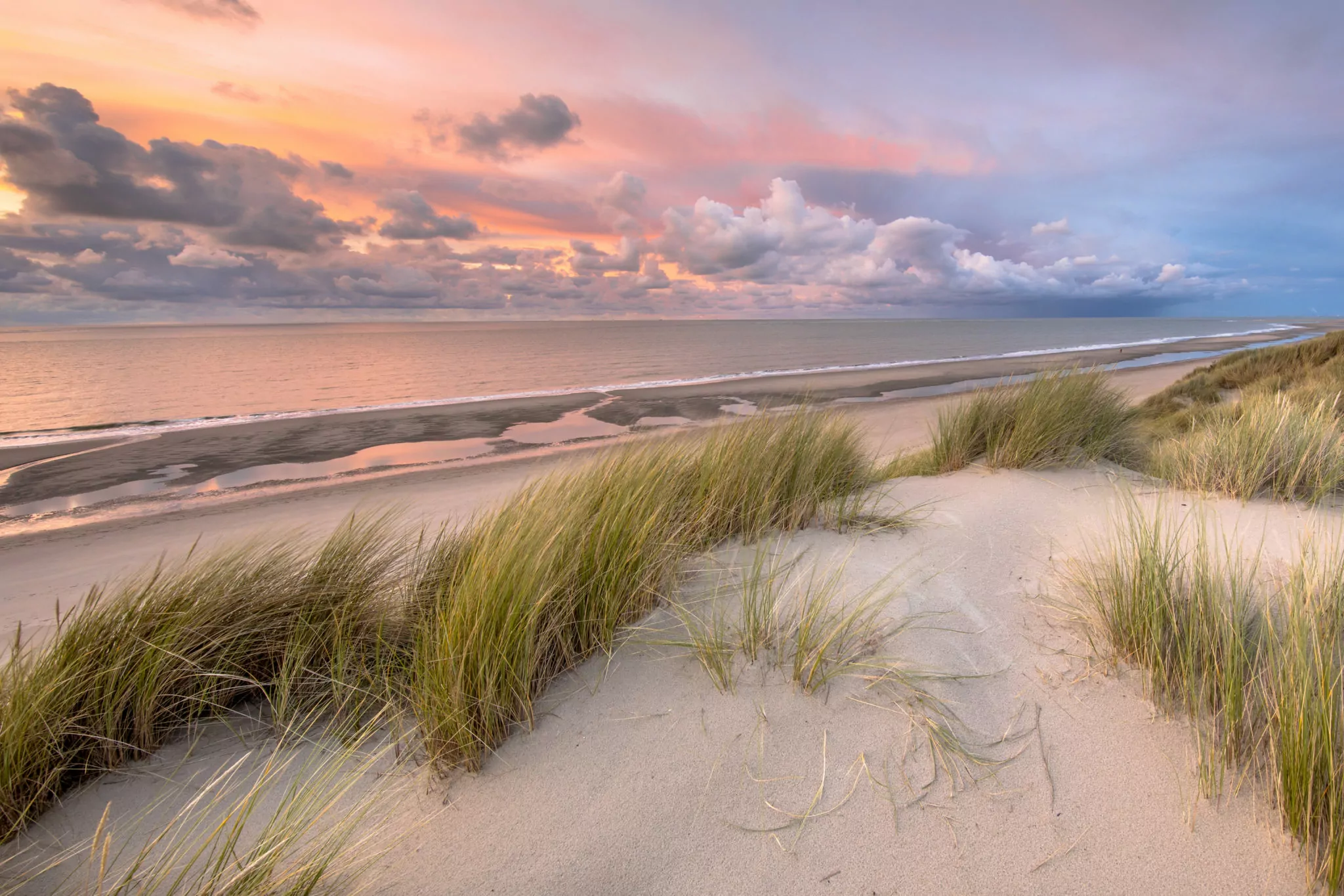 Sonnenuntergang in den Dünen von Ameland