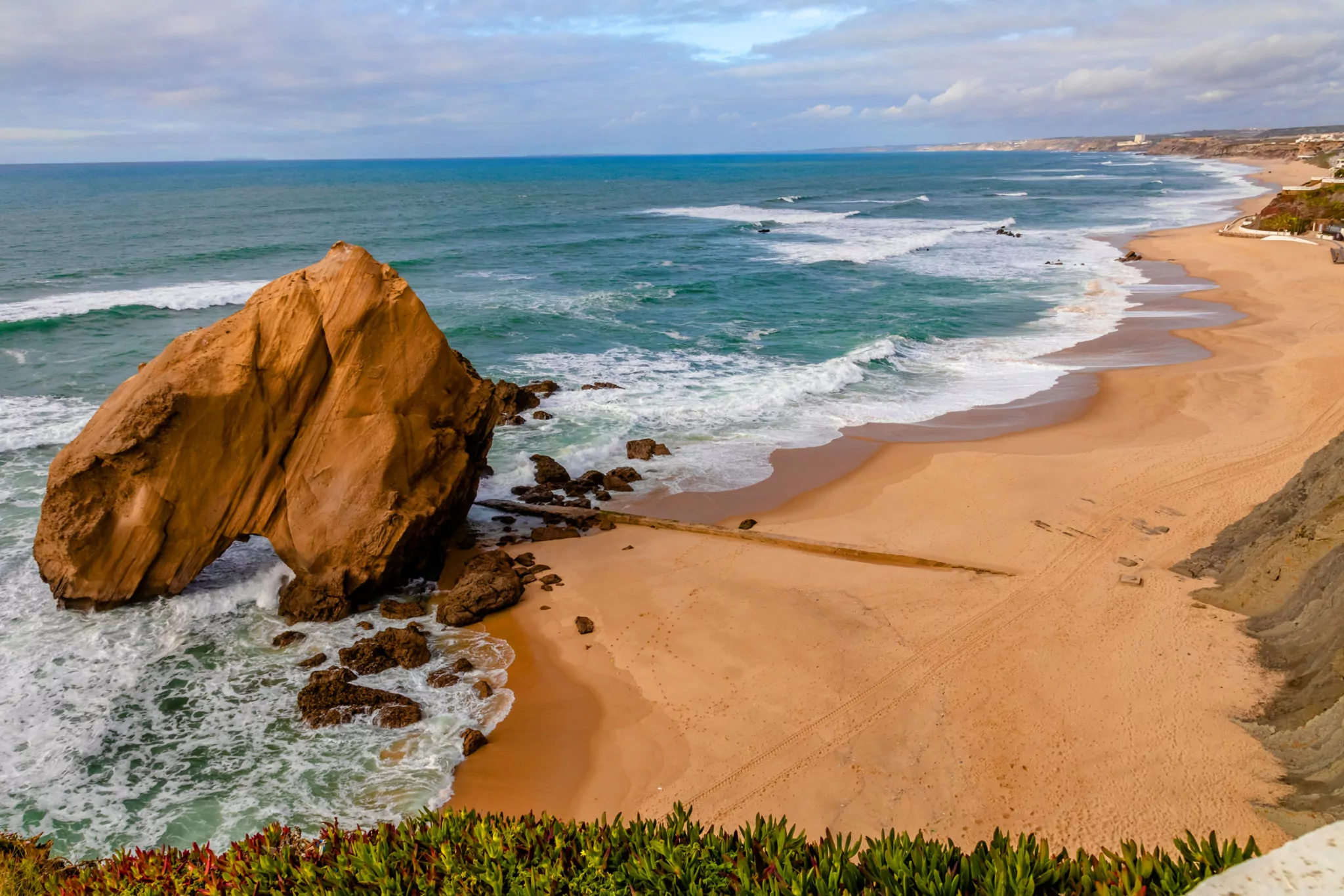 Perfekte Wellen am Strand von Santa Cruz